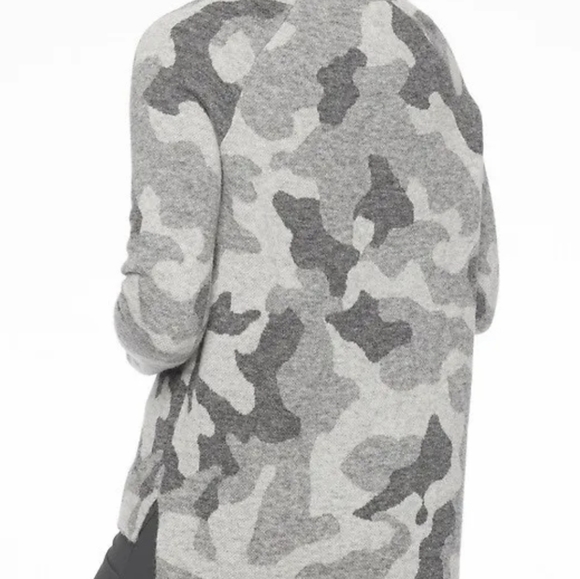 ATHLETA Undercover Camo Pullover Sweater Size M Gray Alpaca Hiking Climbing CYA - Picture 2 of 14